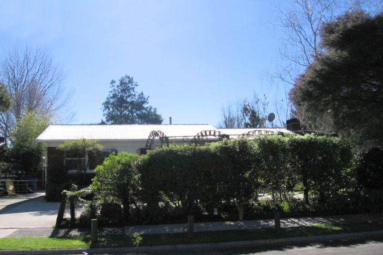 Photo of property in 8 Lynwood Place, Chedworth, Hamilton, 3210