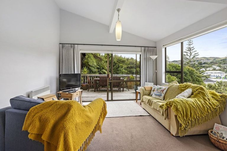 Photo of property in 14 Mckeefry Grove, Tawa, Wellington, 5028