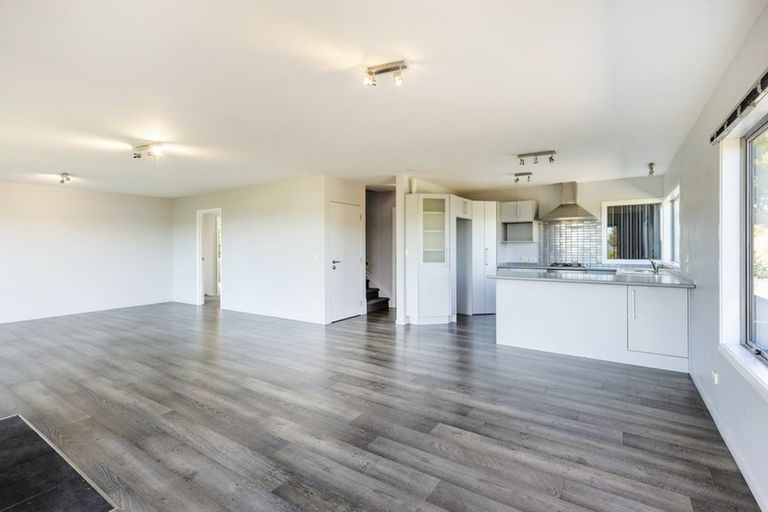 Photo of property in 1 Edge Hill, Acacia Bay, Taupo, 3385