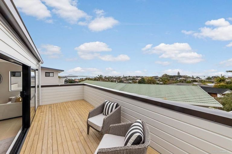 Photo of property in 10 Copperfield Terrace, Mellons Bay, Auckland, 2014