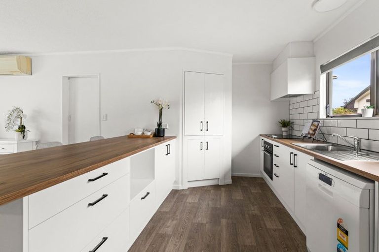 Photo of property in 35 Townshend Crescent, Greenmeadows, Napier, 4112