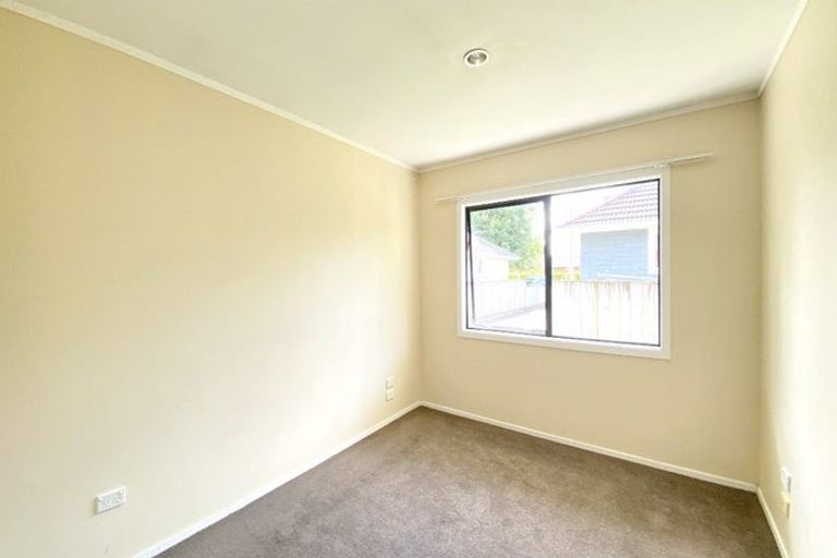Photo of property in 67 Beach Road, Te Atatu Peninsula, Auckland, 0610