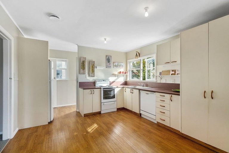 Photo of property in 97 Bell Street, Tawa, Wellington, 5028