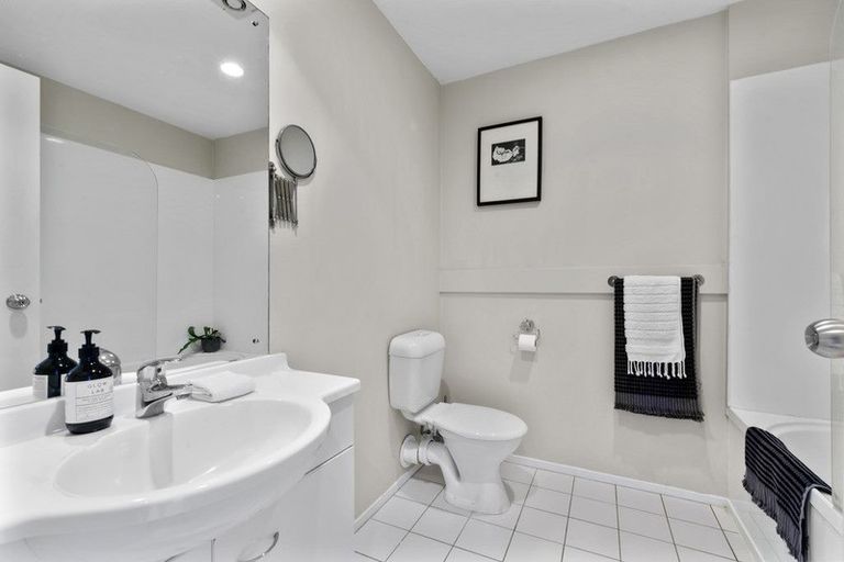 Photo of property in 3/17 Pannill Place, Oteha, Auckland, 0632