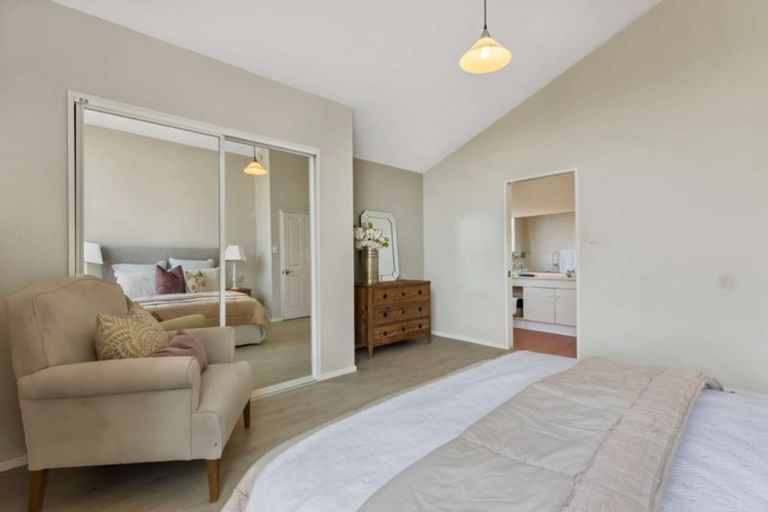 Photo of property in 12 Tington Avenue, Wattle Downs, Auckland, 2103