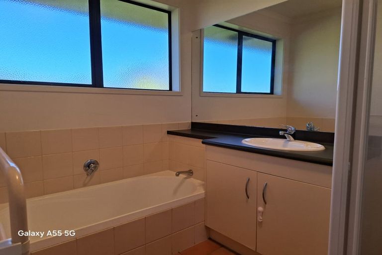 Photo of property in 469 Waitakere Road, Taupaki, Henderson, 0782