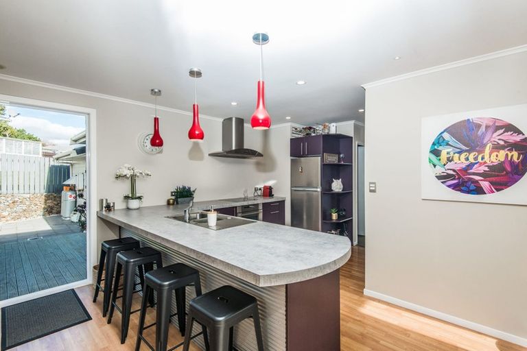 Photo of property in 6 Trinidad Crescent, Grenada Village, Wellington, 6037