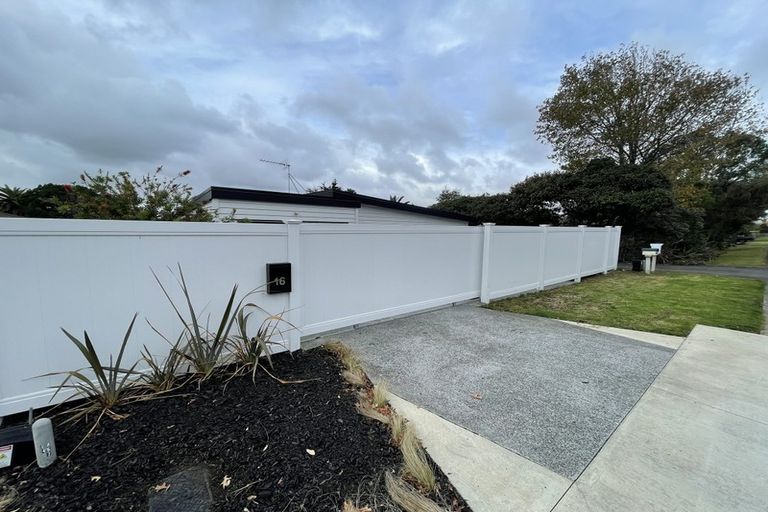 Photo of property in 16 Puriri Road, Pukekohe, 2120