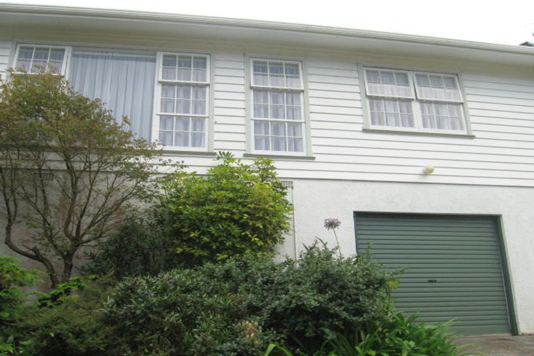 Photo of property in 21 Woodhouse Avenue, Karori, Wellington, 6012
