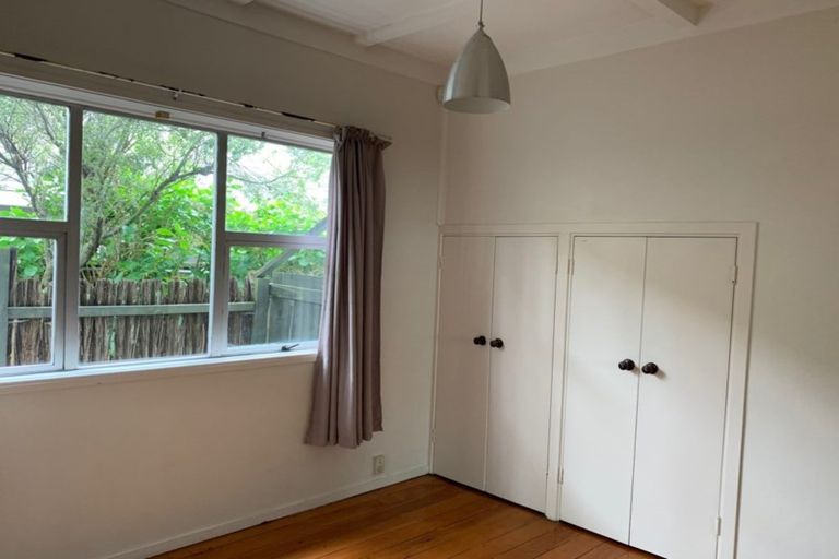 Photo of property in 8 Sylvan Avenue East, Northcote, Auckland, 0627