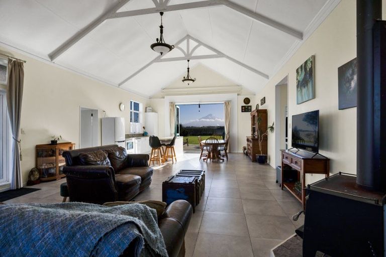 Photo of property in 14 Barclay Road, Okaiawa, Hawera, 4671