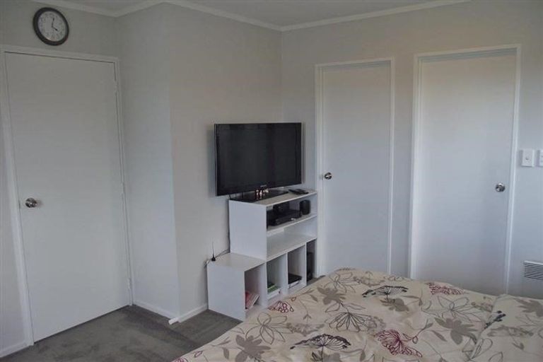 Photo of property in 10 Mcclintock Road, Massey, Auckland, 0614