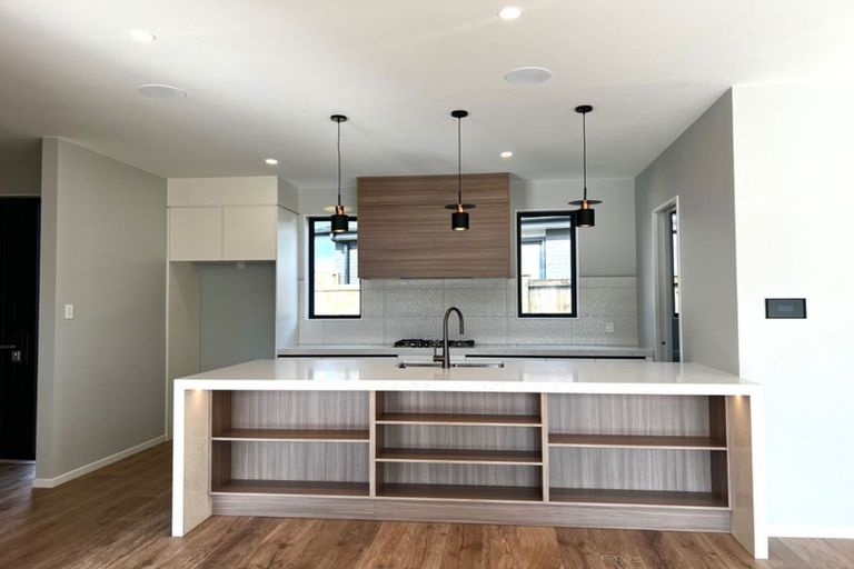 Photo of property in 7 Paihere Street, Huapai, Kumeu, 0810