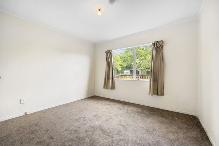 Photo of property in 14 Styca Place, Sunnyvale, Auckland, 0612