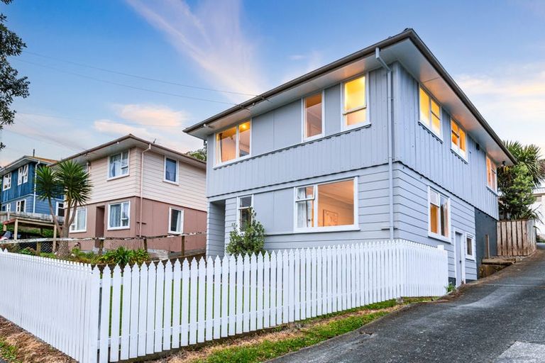 Photo of property in 18 Owhiti Street, Titahi Bay, Porirua, 5022