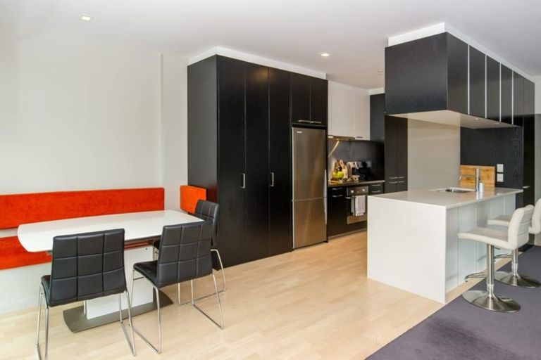 Photo of property in 9 Chews Lane, Wellington Central, Wellington, 6011