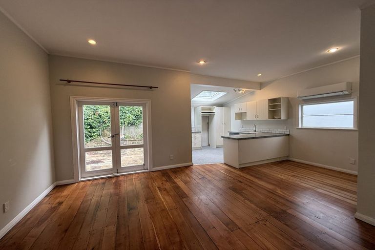 Photo of property in 20 Northland Road, Northland, Wellington, 6012