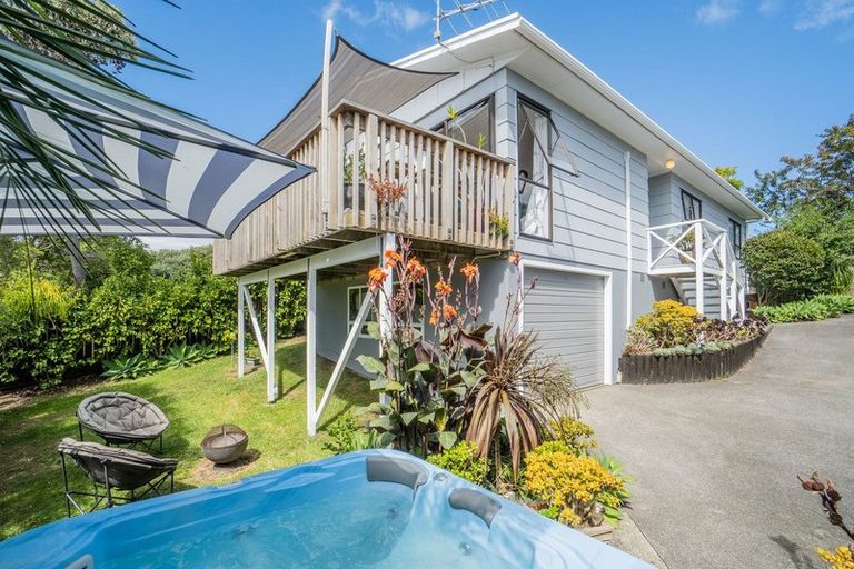Photo of property in 2/35 Dakota Avenue, Beach Haven, Auckland, 0626
