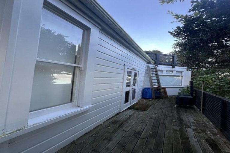 Photo of property in 4 Rangiora Avenue, Kaiwharawhara, Wellington, 6035