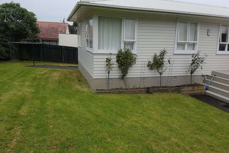 Photo of property in 4 La Trobe Street, Pakuranga Heights, Auckland, 2010