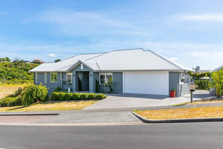 Photo of property in 1 Kirkhill Close, Bethlehem, Tauranga, 3110