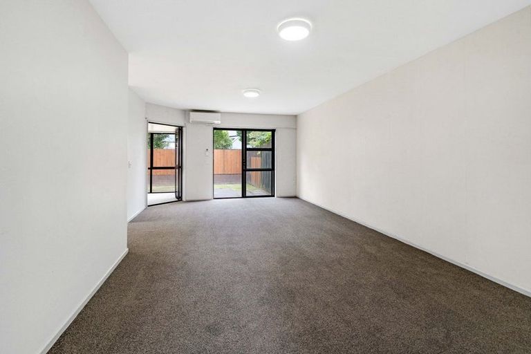 Photo of property in 2/218 Lincoln Road, Addington, Christchurch, 8024