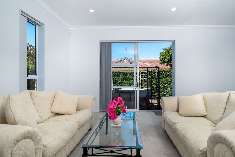 Photo of property in 15 Ferntree Terrace, West Harbour, Auckland, 0618
