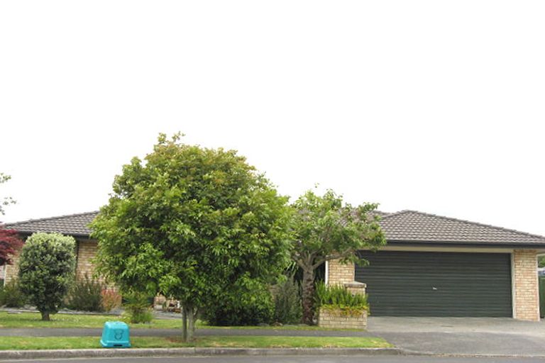 Photo of property in 13 Anton Place, Takanini, 2112