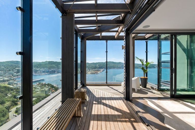 Photo of property in 34 Lookout Road, Roseneath, Wellington, 6021