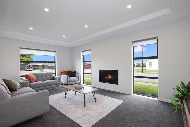 Photo of property in 2 Loch Tanna Way, Broomfield, Christchurch, 8042