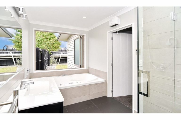 Photo of property in 23 Papaumu Green, Parklands, Christchurch, 8083