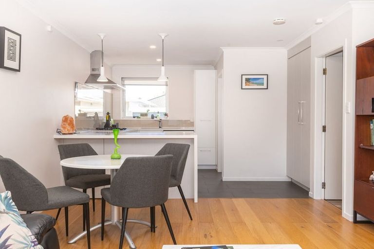 Photo of property in 2/104 Picton Avenue, Riccarton, Christchurch, 8011