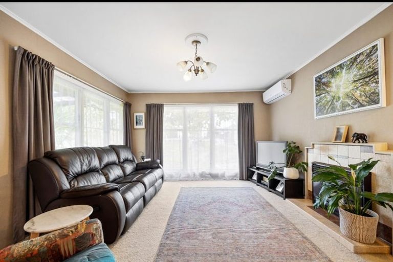 Photo of property in 17 Amberley Avenue, Te Atatu South, Auckland, 0610