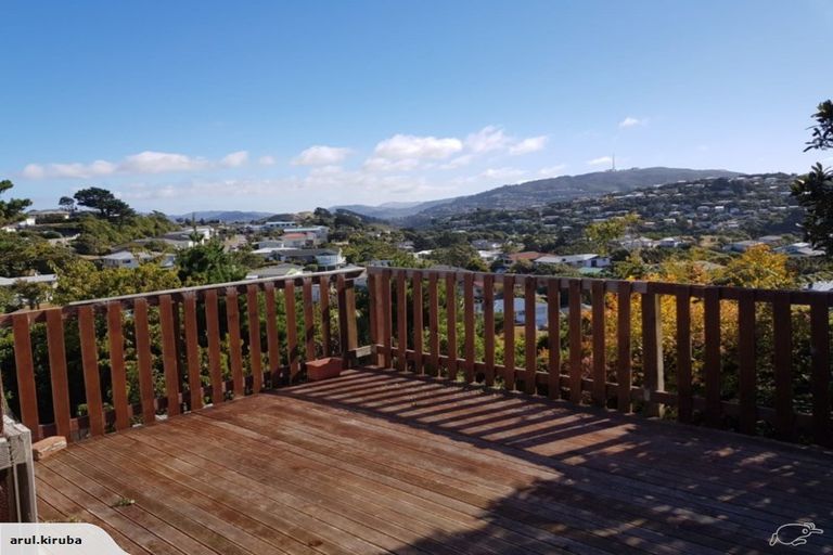 Photo of property in 48 Brooker Grove, Newlands, Wellington, 6037