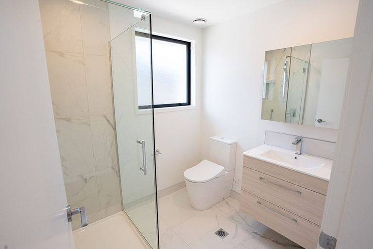 Photo of property in 2/182 Cambridge Terrace, Fairfield, Lower Hutt, 5011