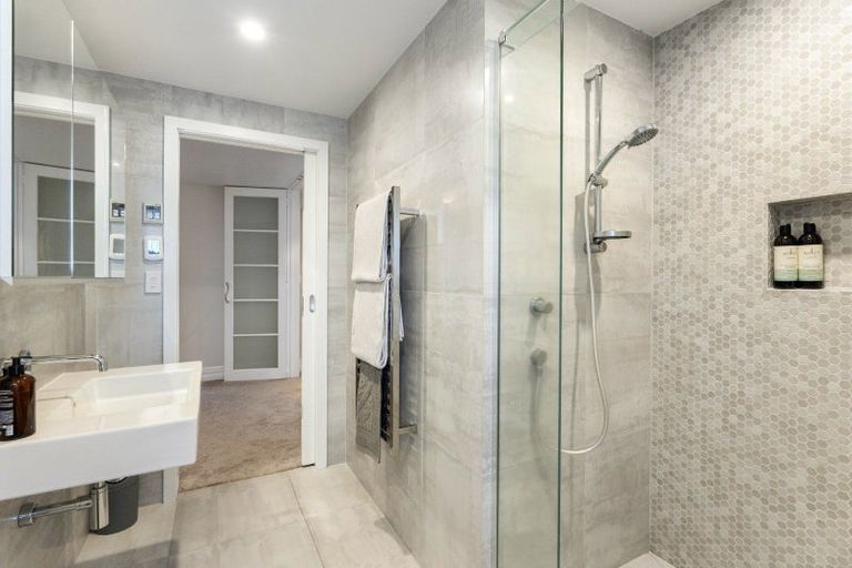 Photo of property in 73 Hinemoa Street, Birkenhead, Auckland, 0626