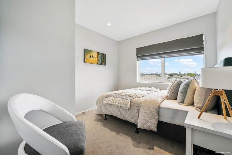 Photo of property in 87 Bordeaux Parade, Te Atatu South, Auckland, 0610