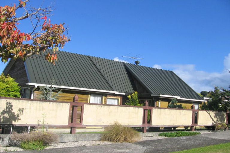 Photo of property in 28 Stanhope Grove, Korokoro, Lower Hutt, 5012