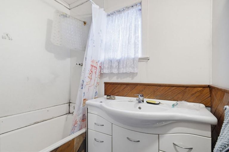 Photo of property in 1/15 Margan Avenue, New Lynn, Auckland, 0600