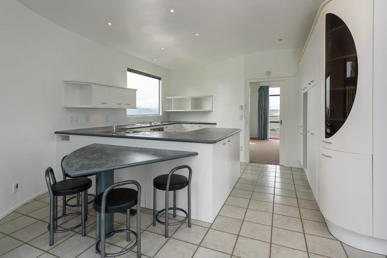 Photo of property in 12 Signallers Grove, Strathmore Park, Wellington, 6022