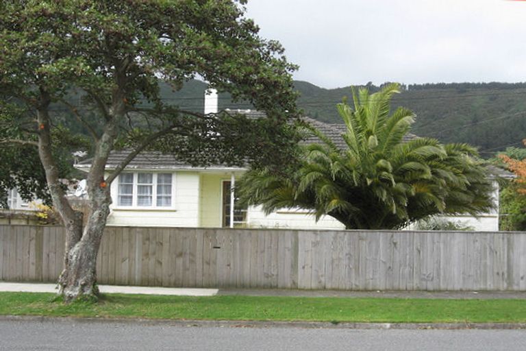Photo of property in 2 Rimu Street, Naenae, Lower Hutt, 5011