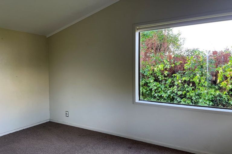 Photo of property in 1/15 Sunnynook Road, Forrest Hill, Auckland, 0620