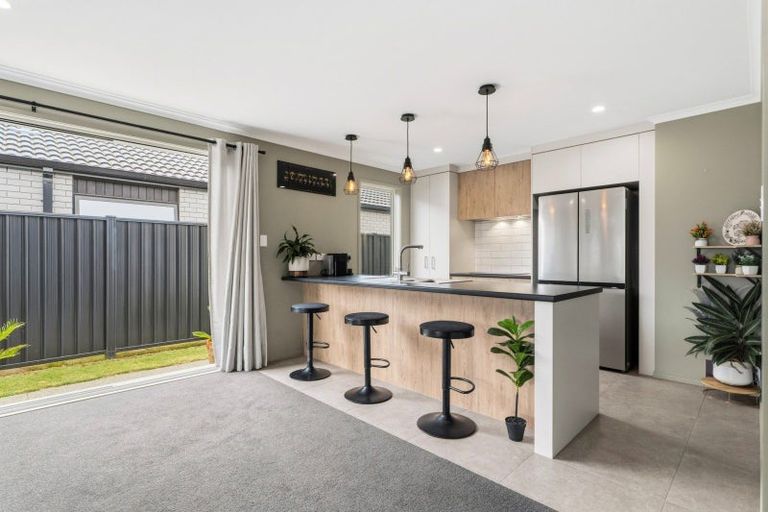 Photo of property in 10 Empire Crescent, Papamoa, 3118