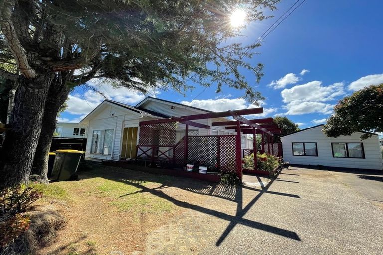 Photo of property in 504 East Coast Road, Windsor Park, Auckland, 0630