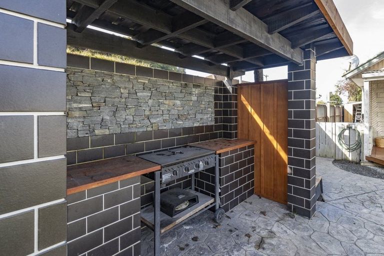 Photo of property in 24 Woodend Road, Woodend, 7610