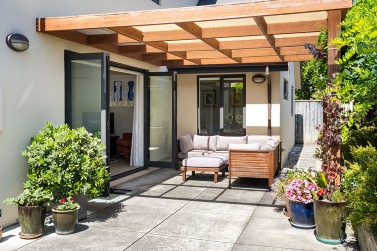 Photo of property in 2/11 Te Aute Road, Havelock North, 4130