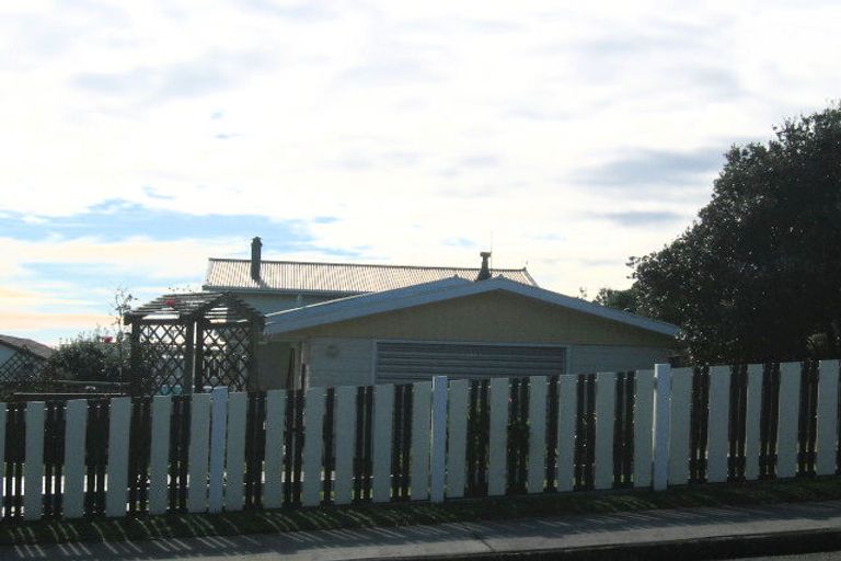 Photo of property in 40 Manuka Street, Otaki Beach, Otaki, 5512