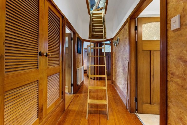 Photo of property in 1 Camp Street, Heretaunga, Upper Hutt, 5018