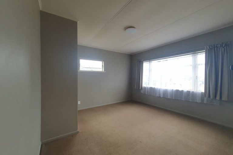 Photo of property in 2 Wattle Street, New Lynn, Auckland, 0600