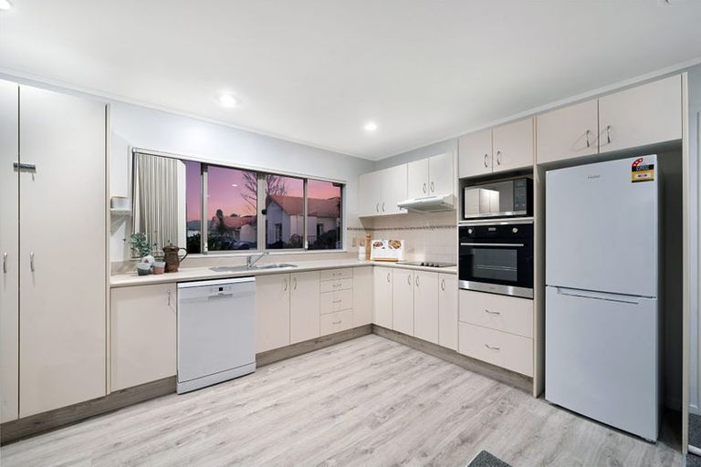 Photo of property in 8 Lockington Avenue, Henderson, Auckland, 0612